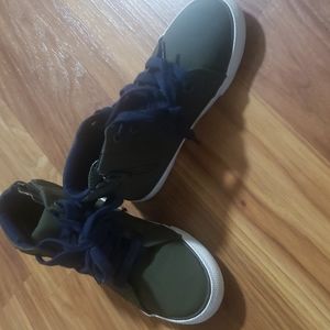 Boys shoes